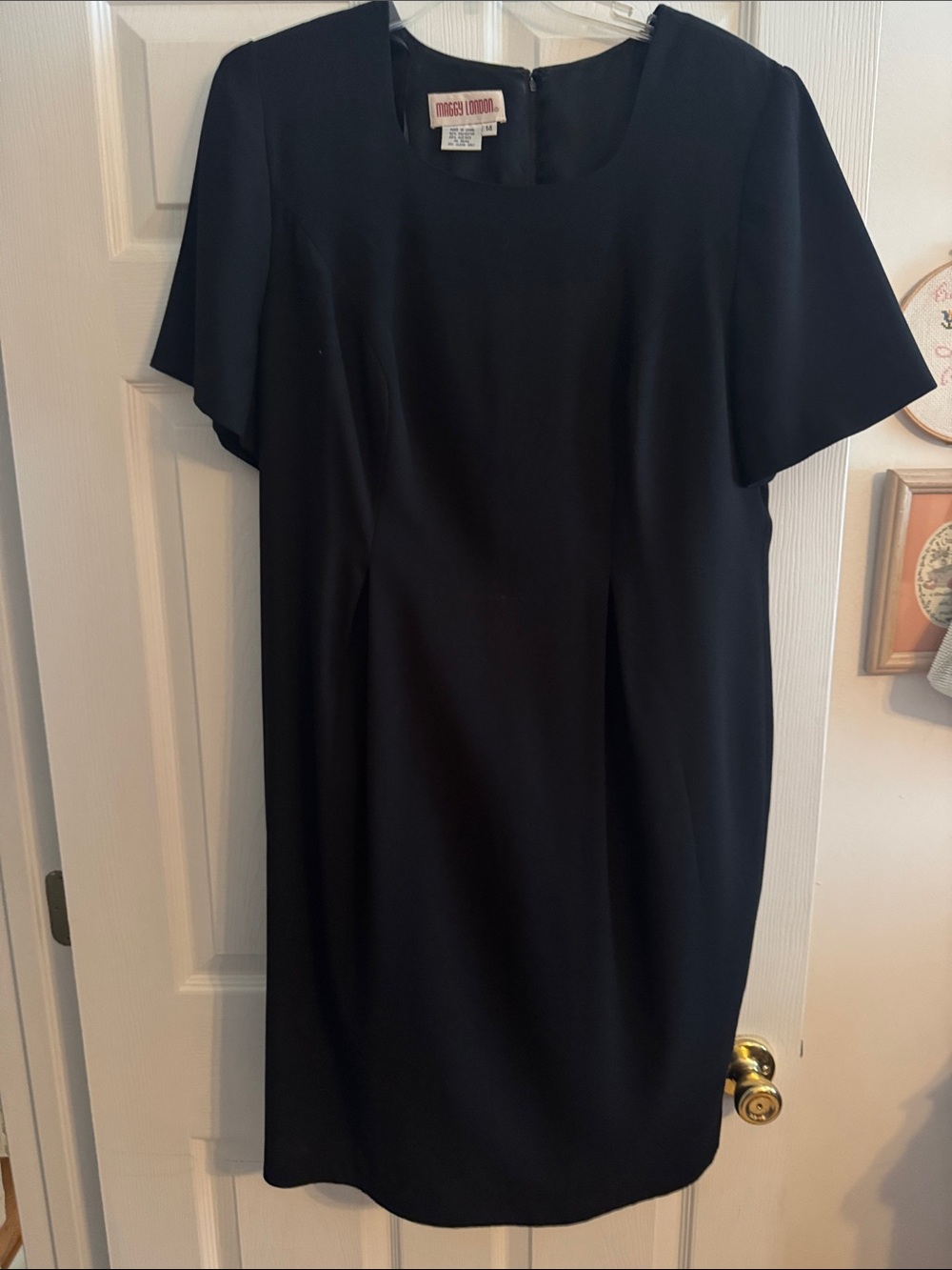 Maggie London Black Short-Sleeve Sheath Dress